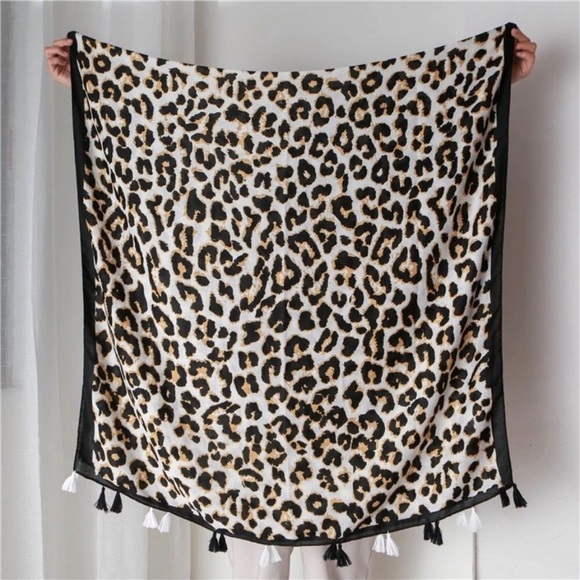 New! animal print scarf with fringe tassels - Picture 2 of 2